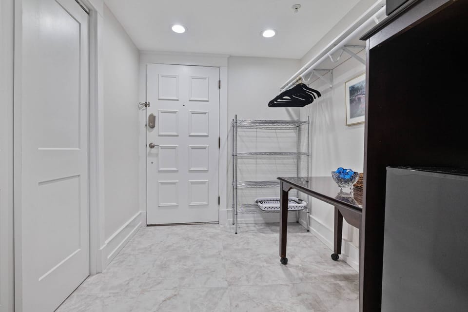 Spacious Closet Room