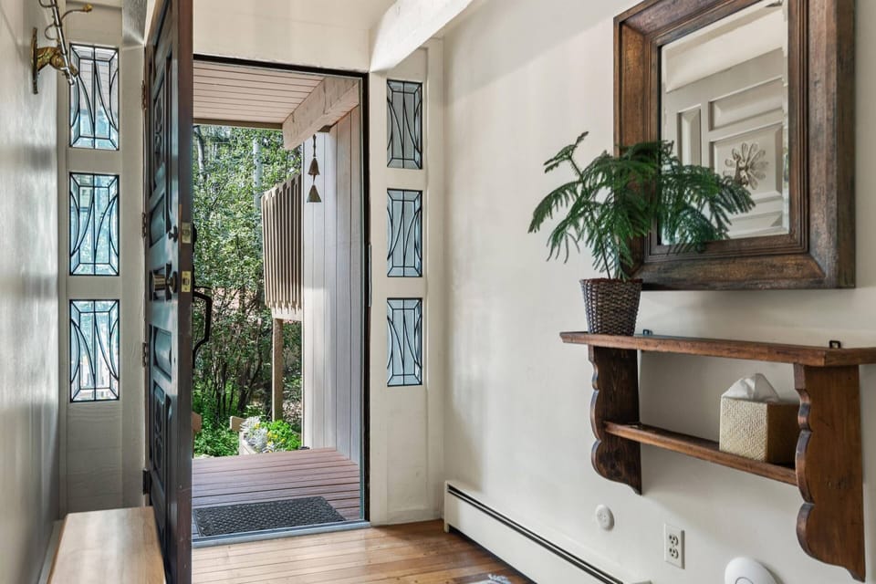 Welcome to The Glen Eagles Drive Home!  We hope you enjoy your stay!