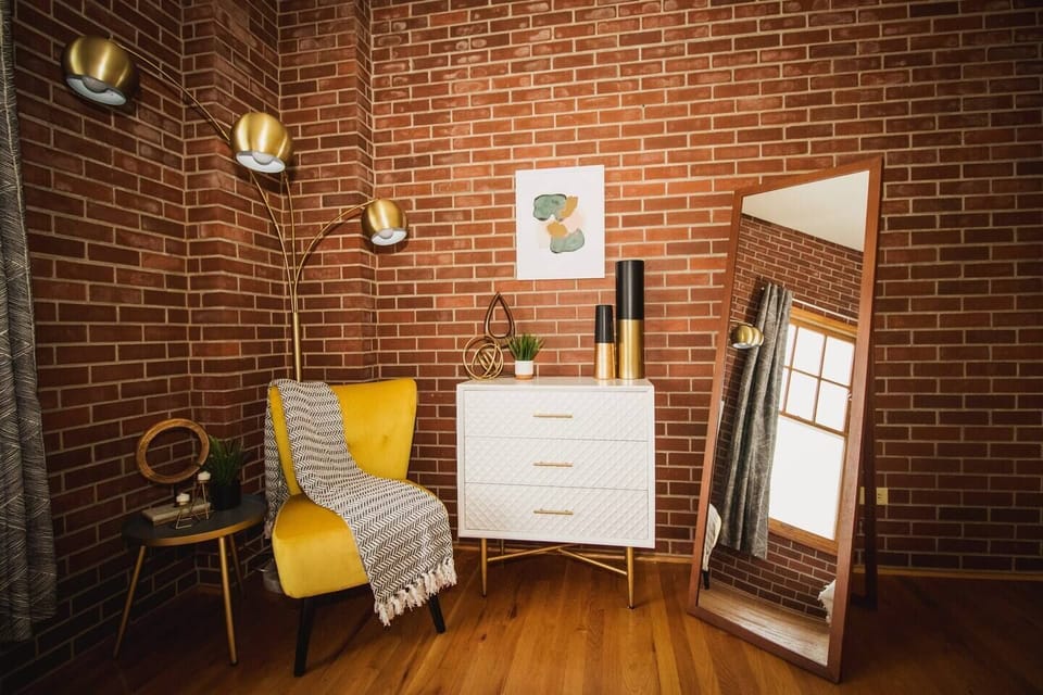 Sitting area in the bedroom