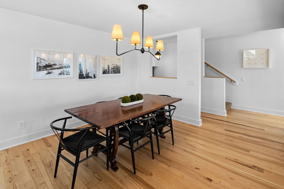 Newly Updated Dining Area