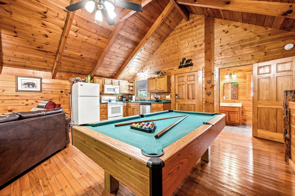 Mountain Dream's living room pool table