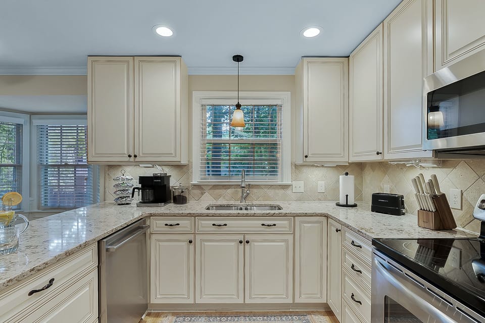 Ample cupboards and base cabinets for the kitchen