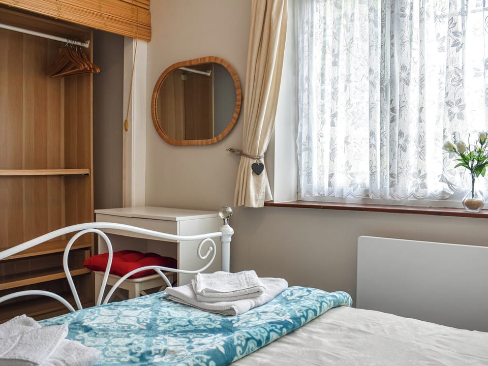 Double bedroom | Goldfinch Cottage - Hadrians Wall Country Cottages, Haydon Bridge