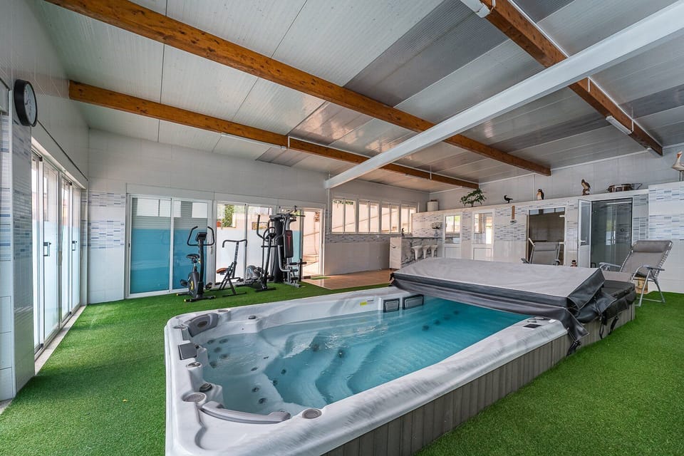 Indoor spa tub