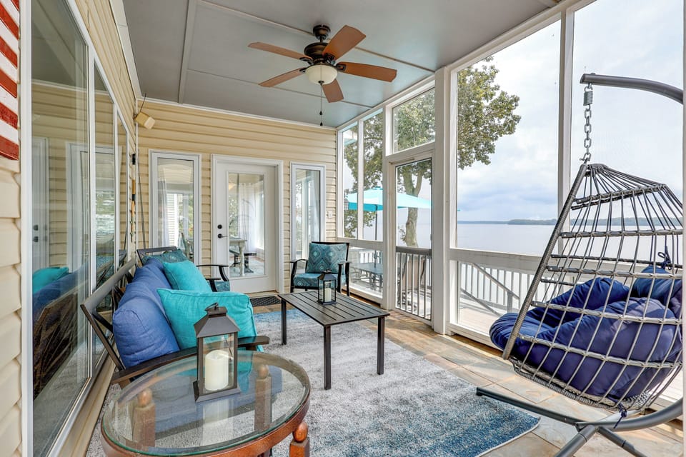 Screened-In Patio | 2-Story Home