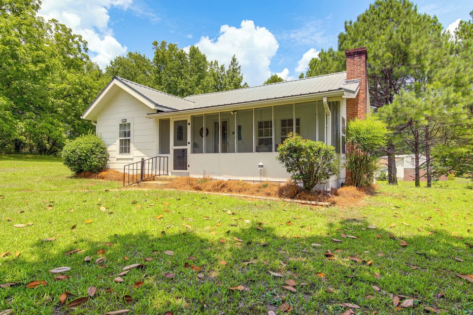 Oxford Vacation Rental | 2BR | 1BA | 1,200 Sq Ft | 3 Steps to Enter