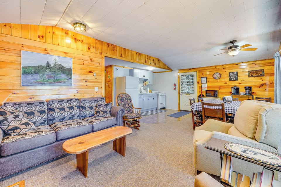 Living Room | Central Heating | Gas Fireplace | Single-Story Cabin