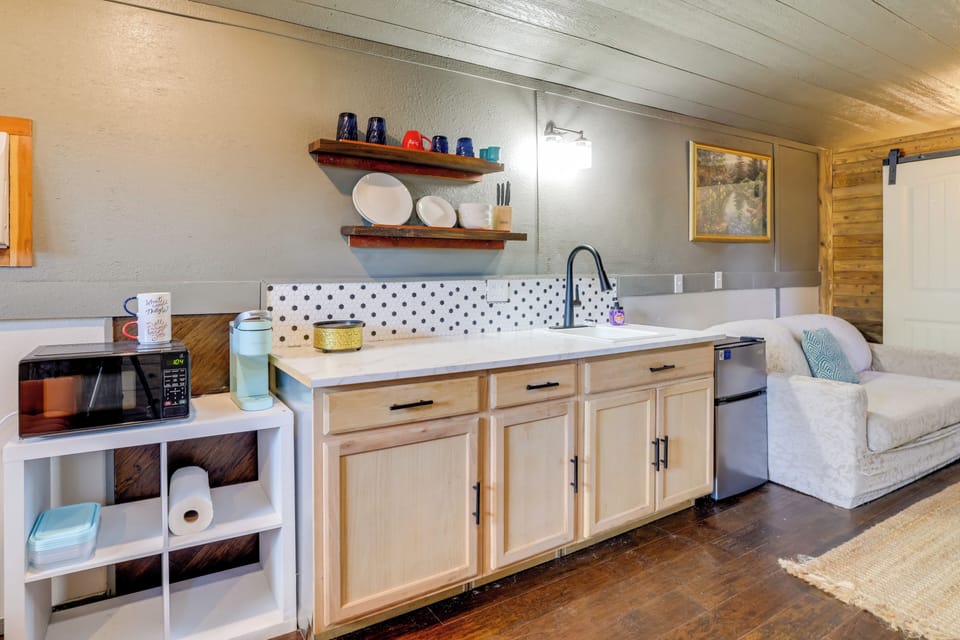 Kitchenette | Hot Plate | Trash Bags & Paper Towels | Dishware & Flatware