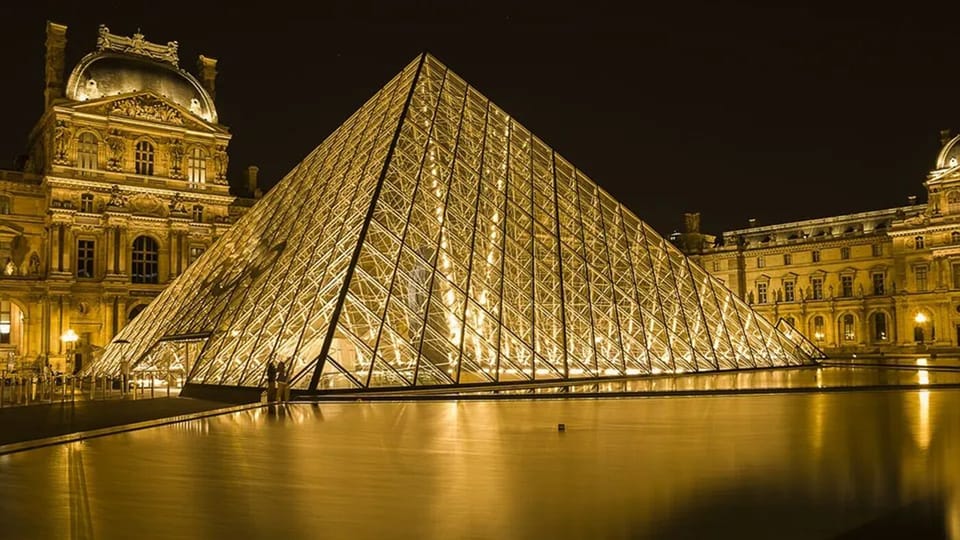 Louvre Museum
750 m