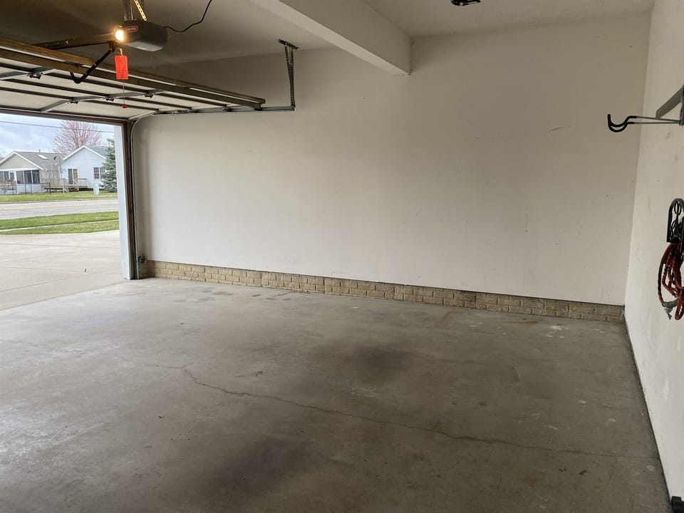 2.5 Car Attached Garage