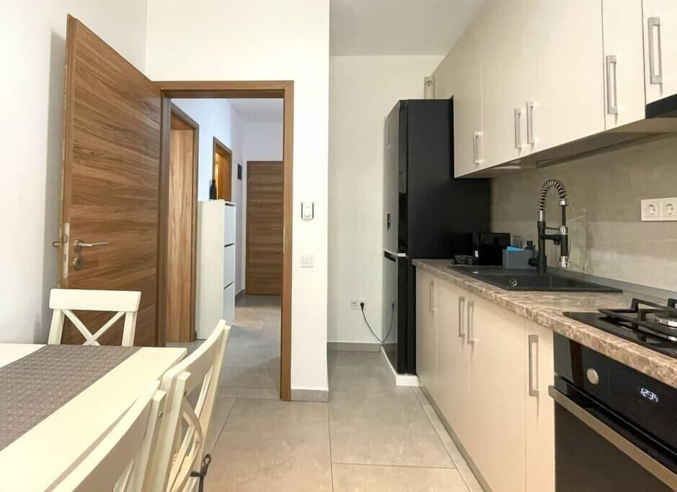 Fully equipped kitchen with huge fridge with freezer that has a water dispenser incorporated, stove, oven, toaster, coffee maker, cutlery, basic condiments and dining table