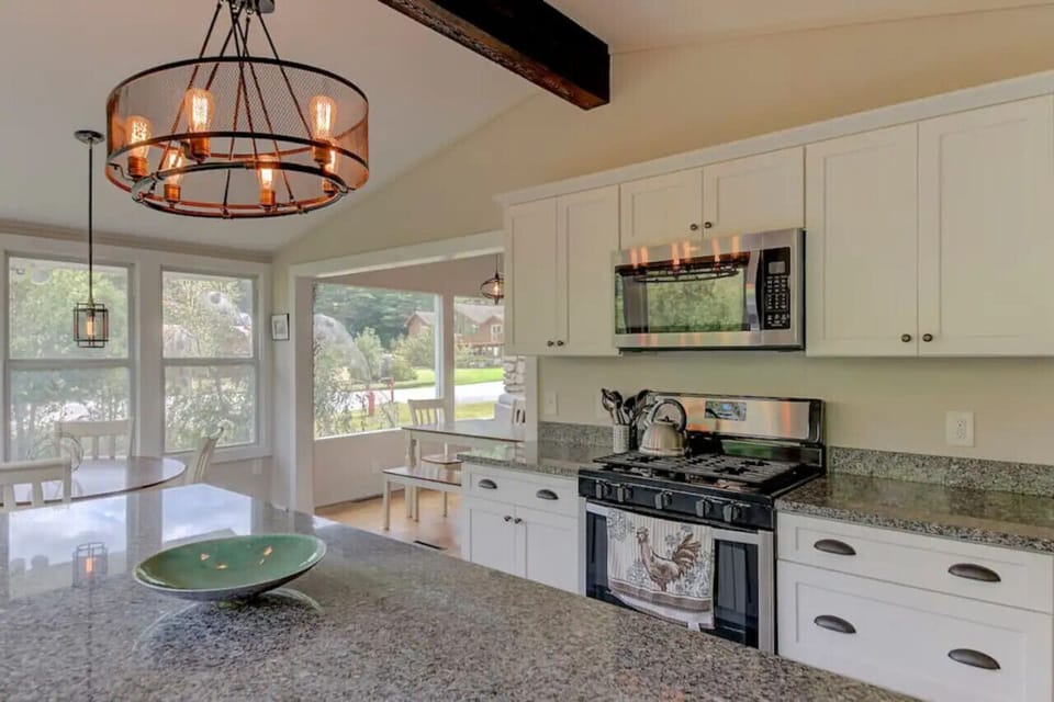Fully stocked kitchen for you