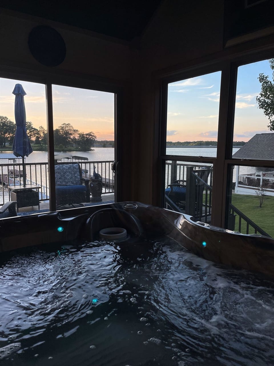 Hot Tub that seats 3