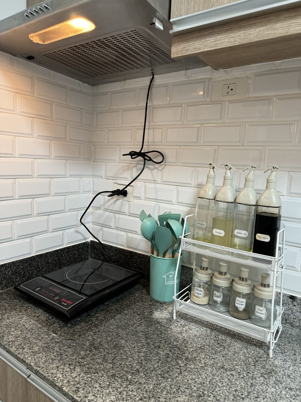 Kitchenette with Cookwares