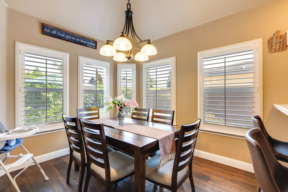Dining Area | Dishware/Flatware | High Chair