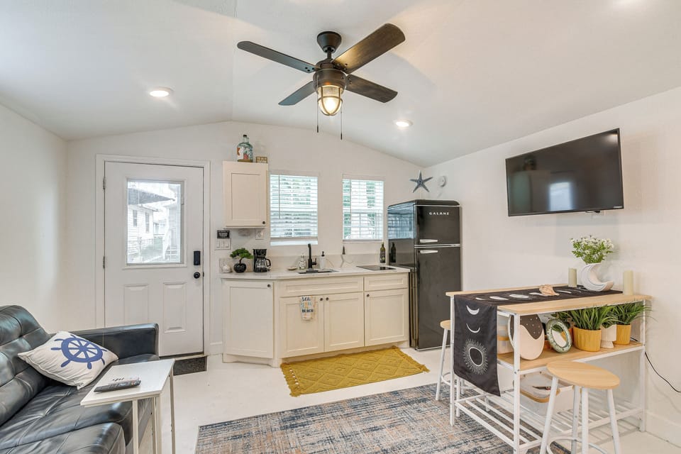 Living Area | Dining Area | Kitchenette
