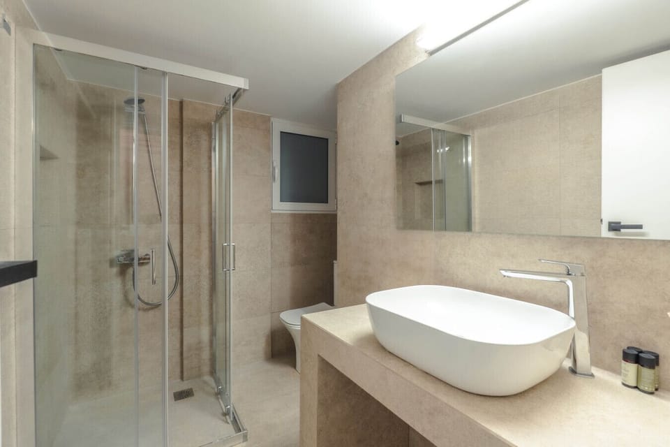 Modern bathroom!