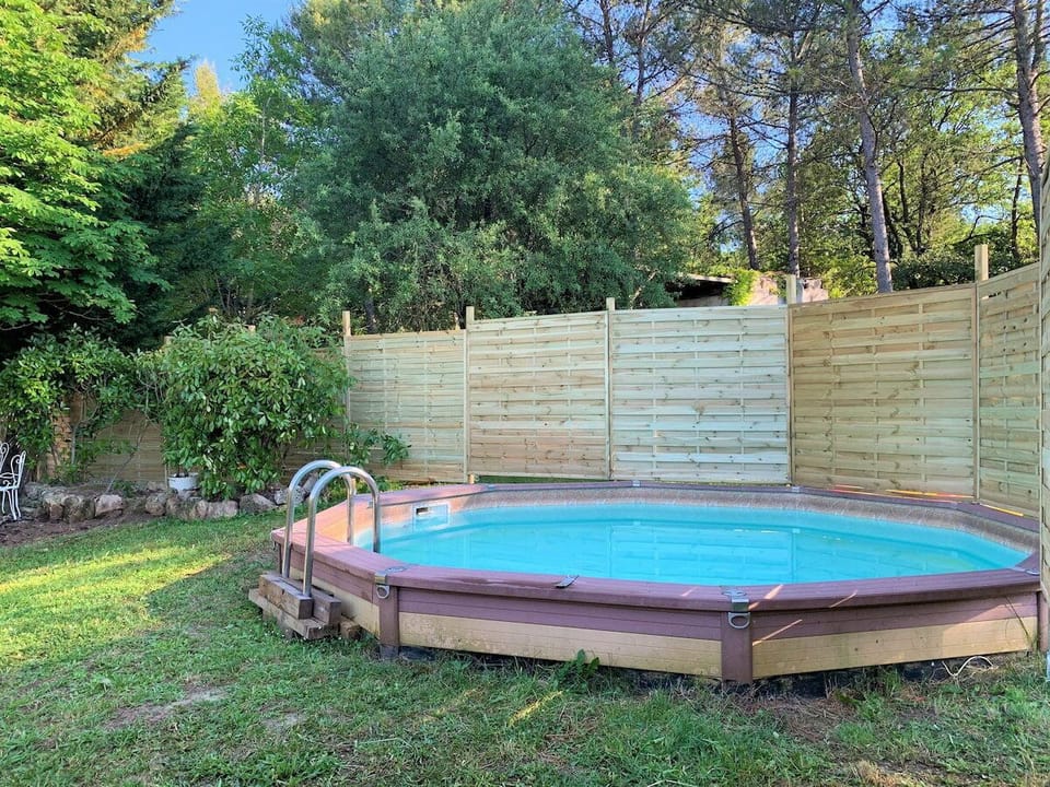 The Pool: )
5 meters diameter, 1 m 60 depth
