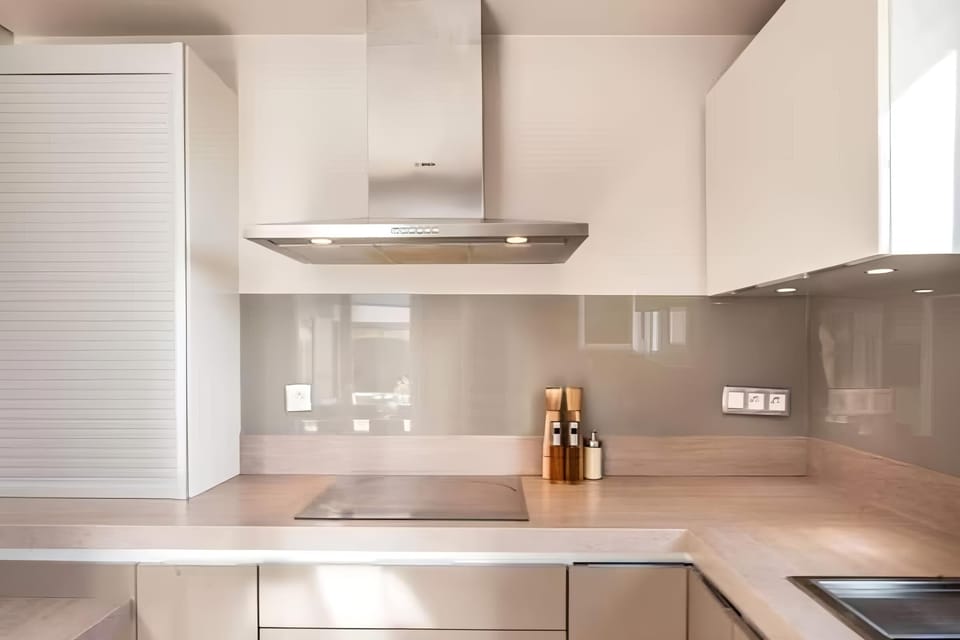 Full kitchen image 2