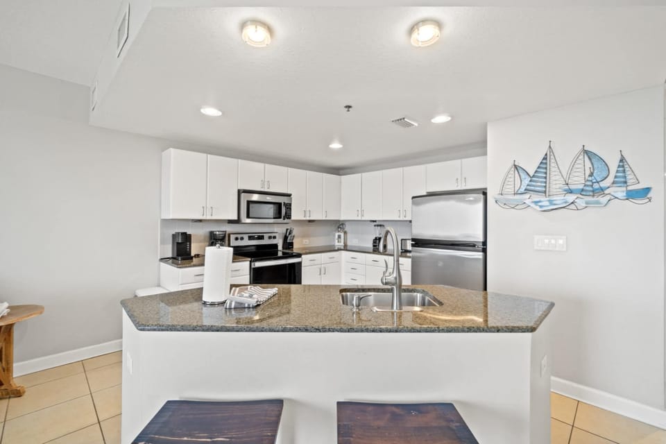 Kitchen with Breakfast Bar