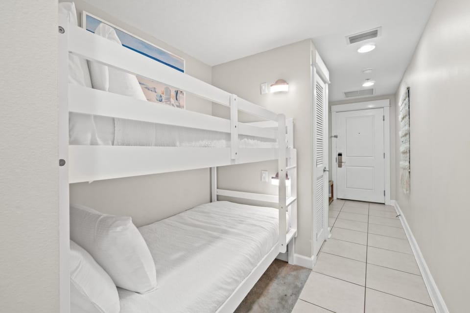 Bunk Alcove