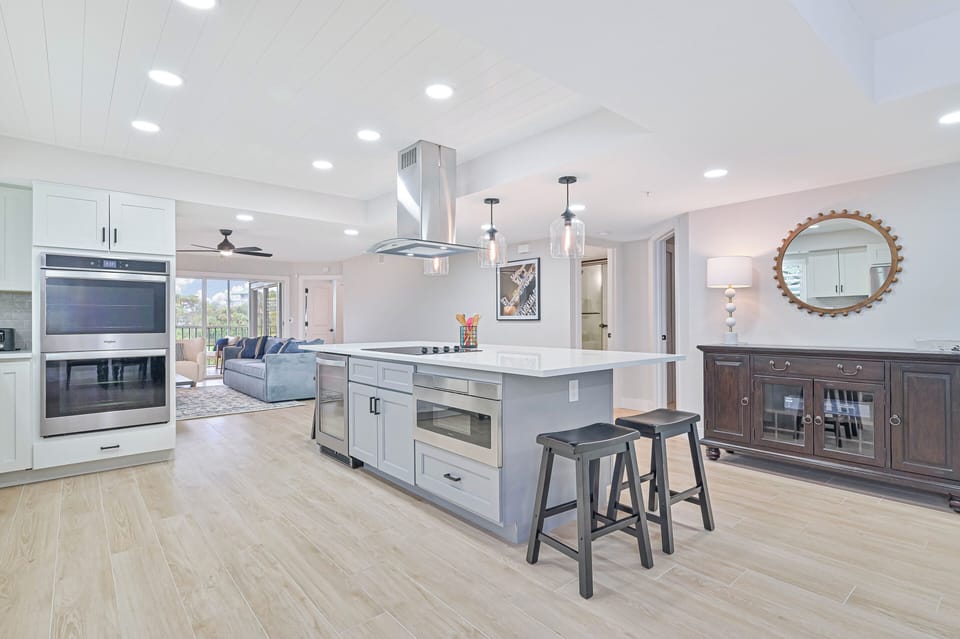 Bonita Bay #1 - Fully equipped custom gourmet kitchen