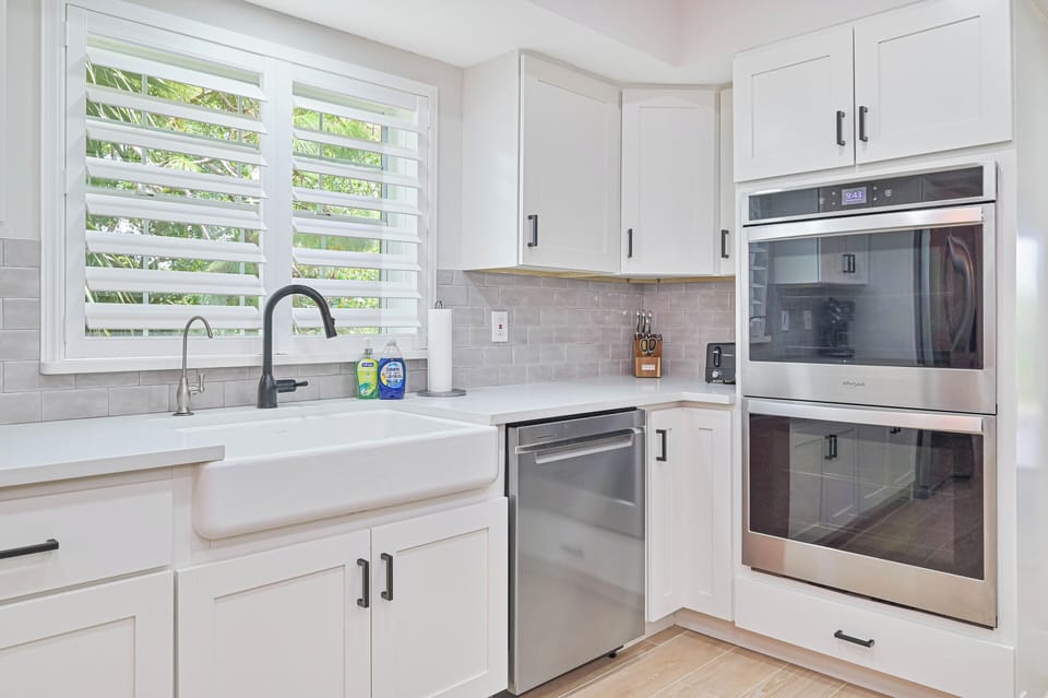 BonBay1 - Fully equipped custom gourmet kitchen