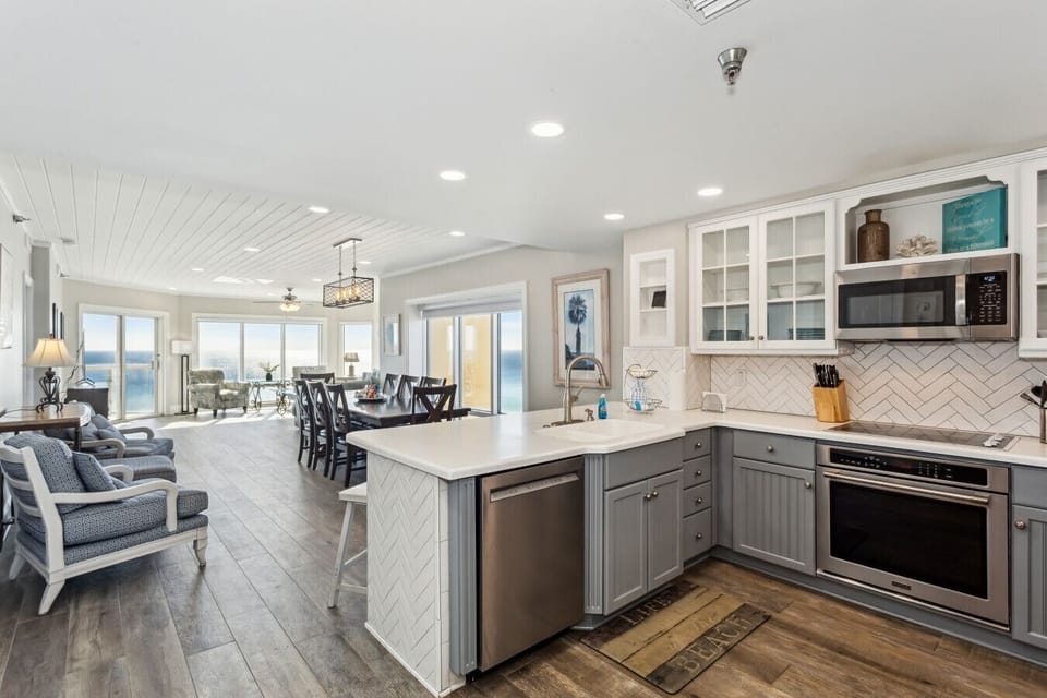 Kitchen/Dining View