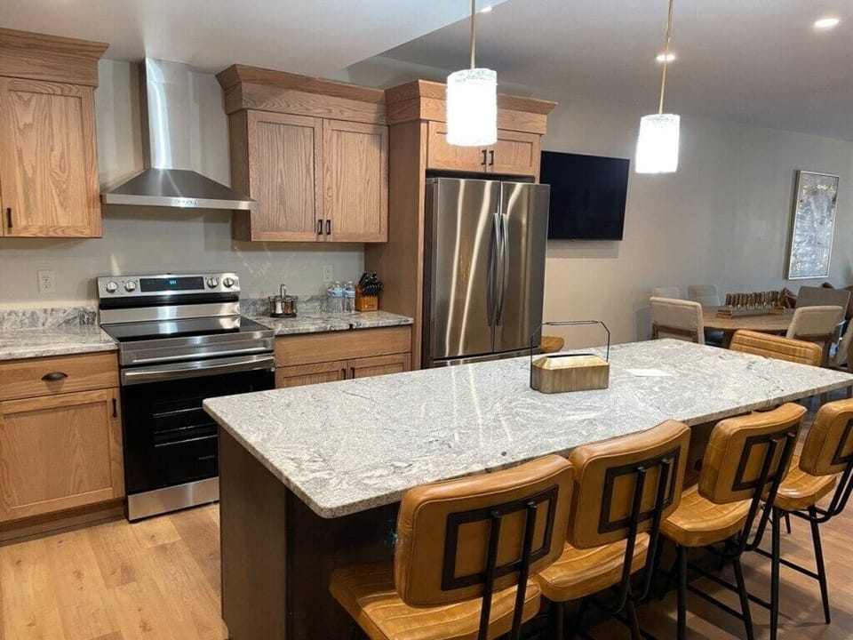 Kitchen with large island 