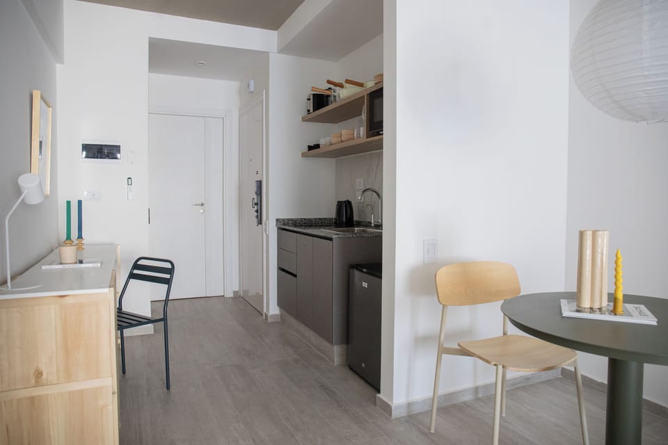 Mesa de Comedor, Desk y Cocina