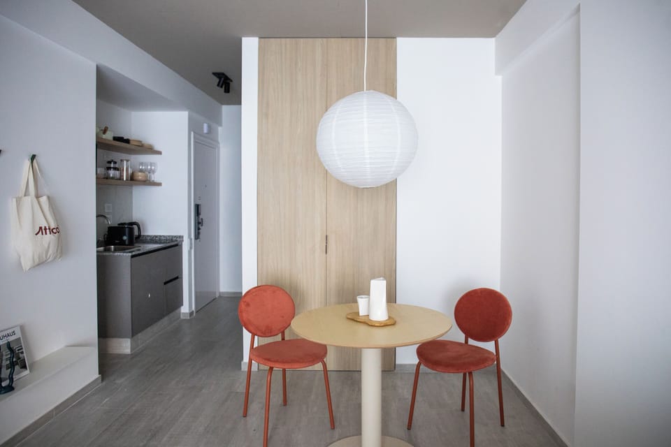 Cocina y Mesa de Comedor