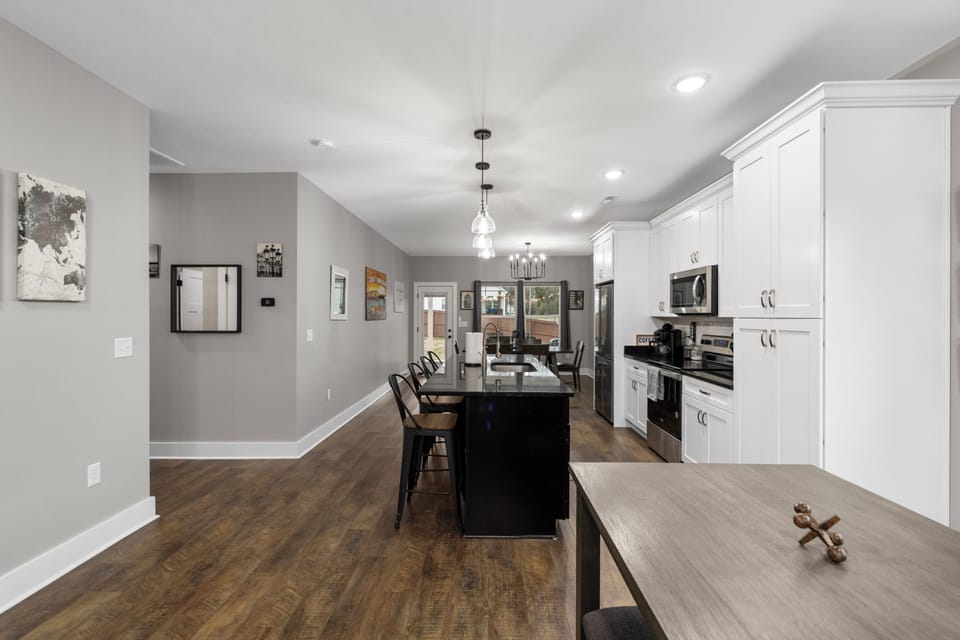 Fully Stocked Kitchen (2)