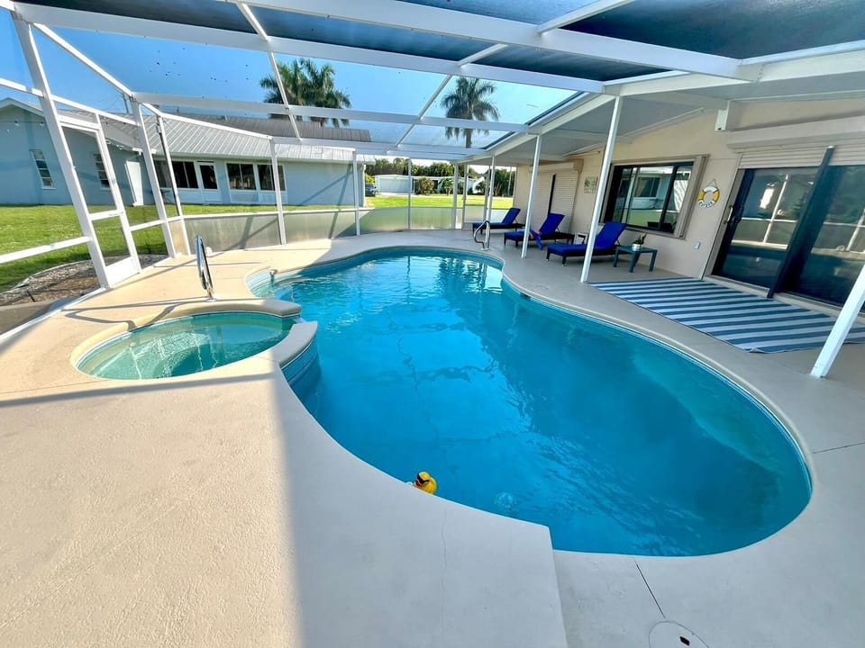 Private screened pool-perfect for relaxing days.