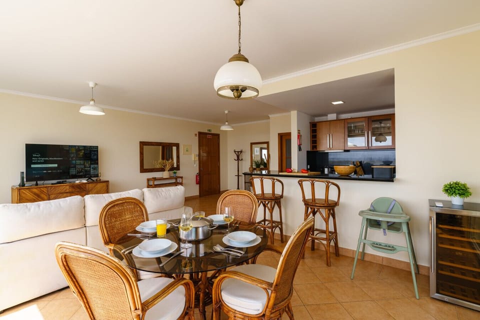 Discover Paul do Mar living with ocean views and open kitchen.