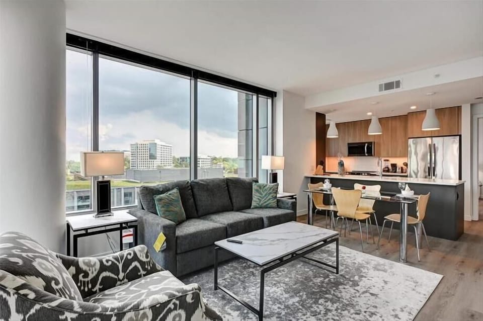 Herndon/Reston Reston 2 Bedroom Living Room