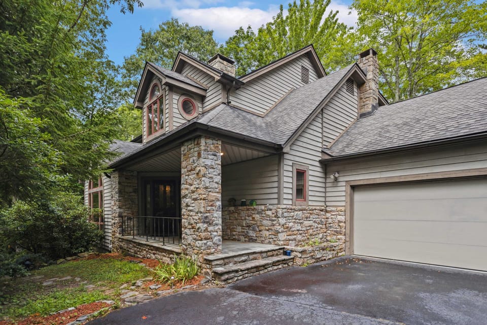 Book Your Stay at Ridgeline Views Today