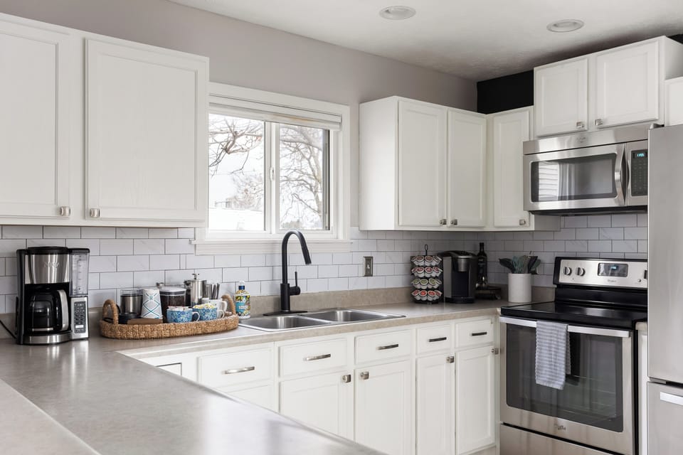 Fully equipped kitchen w/ dishwasher, ample counter space, perfect for cooking