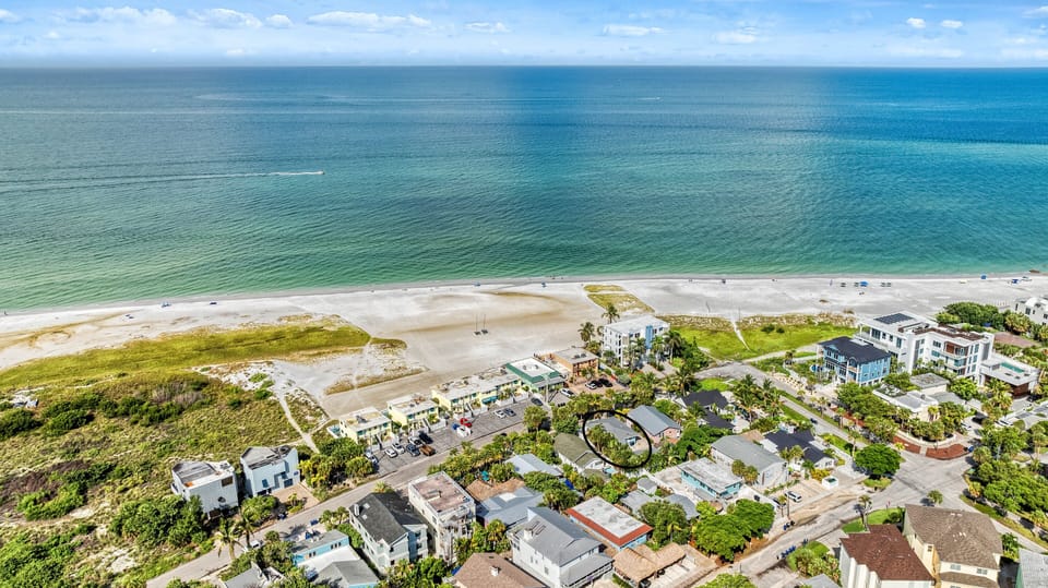 Just a barefoot stroll from the shoreline—this is where your Siesta Key story begins.