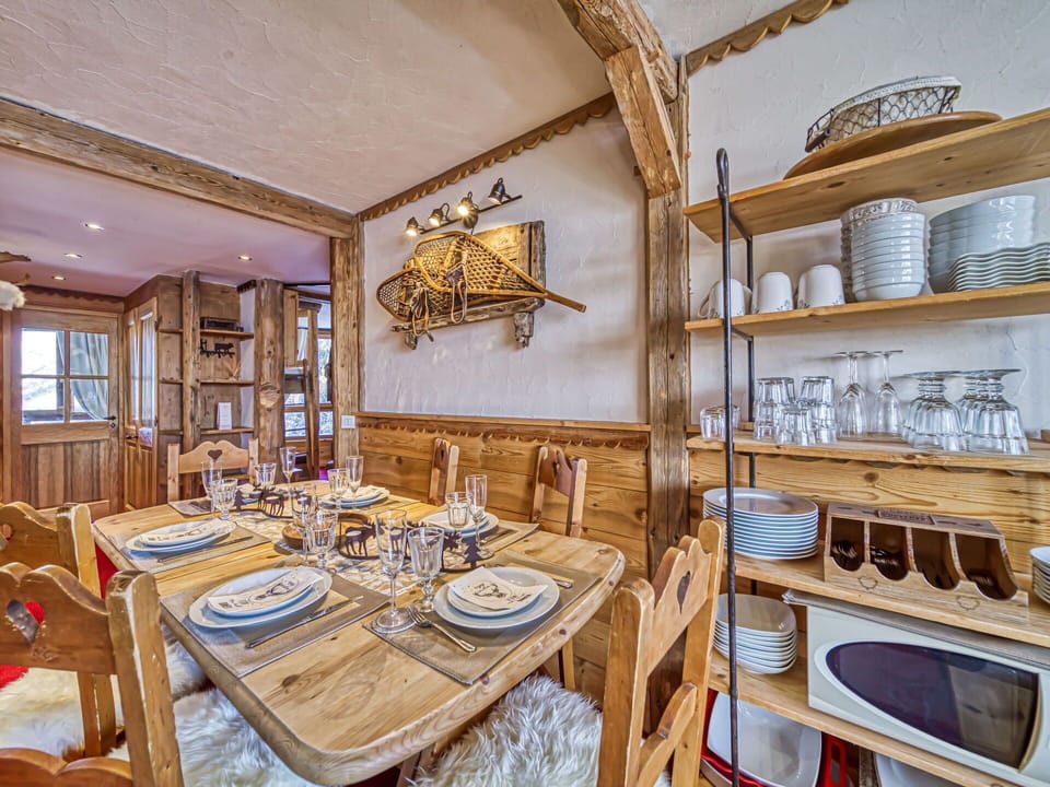 Furniture, Property, Table, Picture Frame, Wood, Building, Interior Design, Chair, Cabinetry, Floor