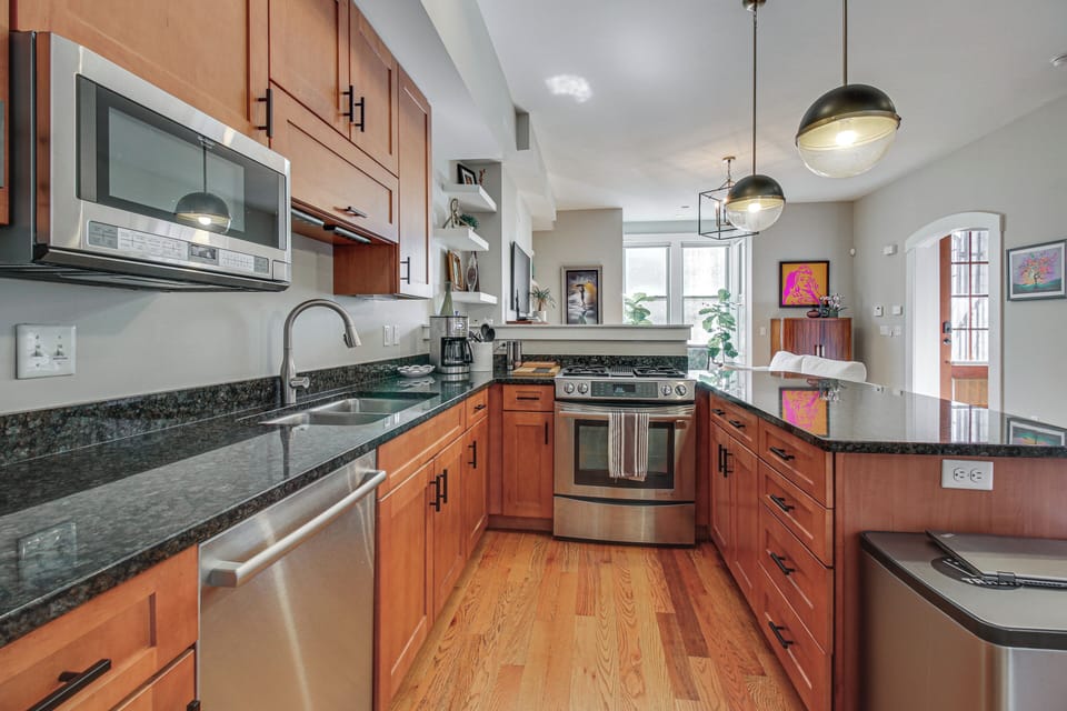 Kitchen | Breakfast Bar | 2nd Floor