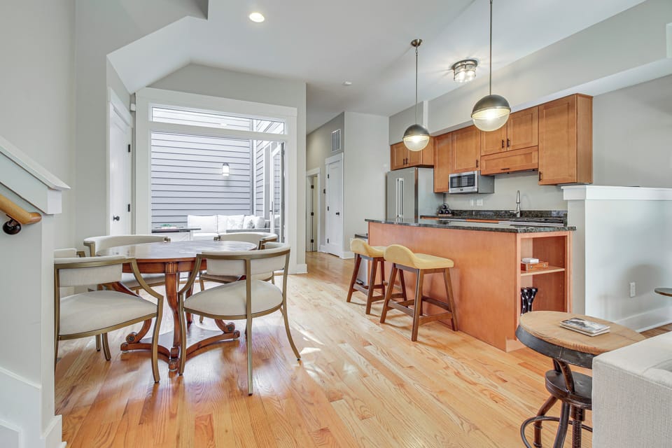 Dining Area | Dishware/Flatware Provided | 2nd Floor