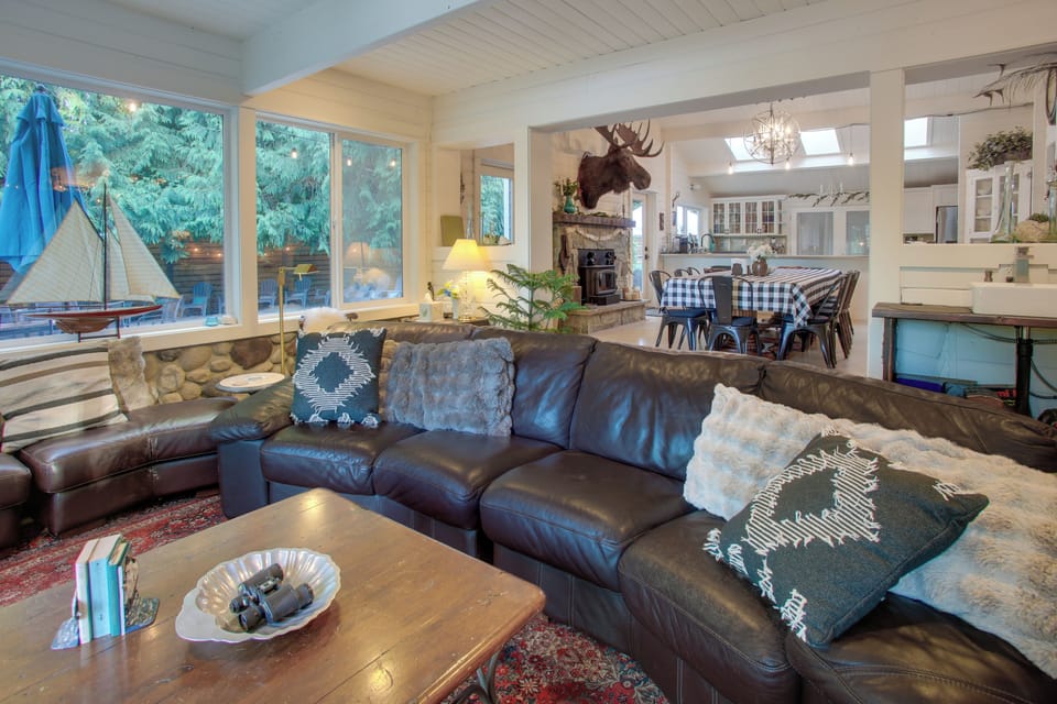 Bay Room (Main House) | Sleeping Nook Access