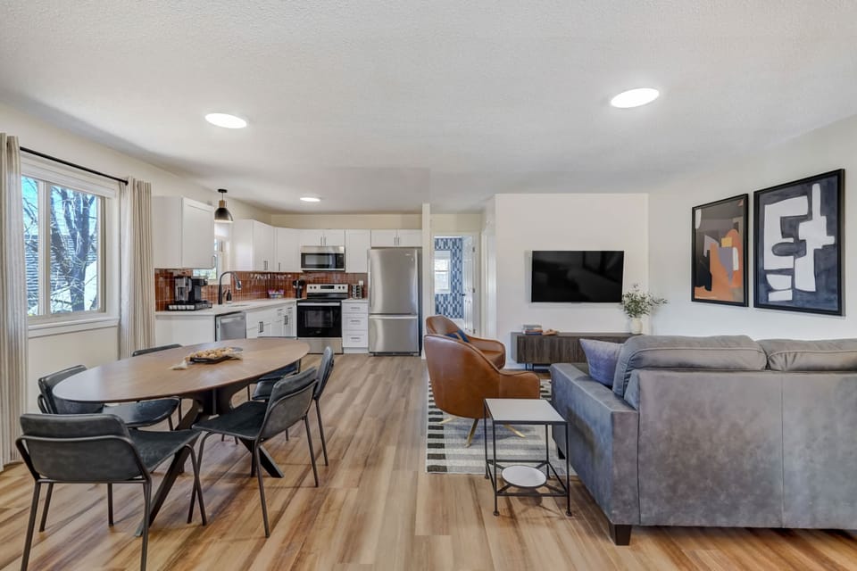 Gather 'round our inviting dining area and savor every moment of togetherness. From hearty breakfasts to gourmet dinners, create lasting memories in this cozy space.