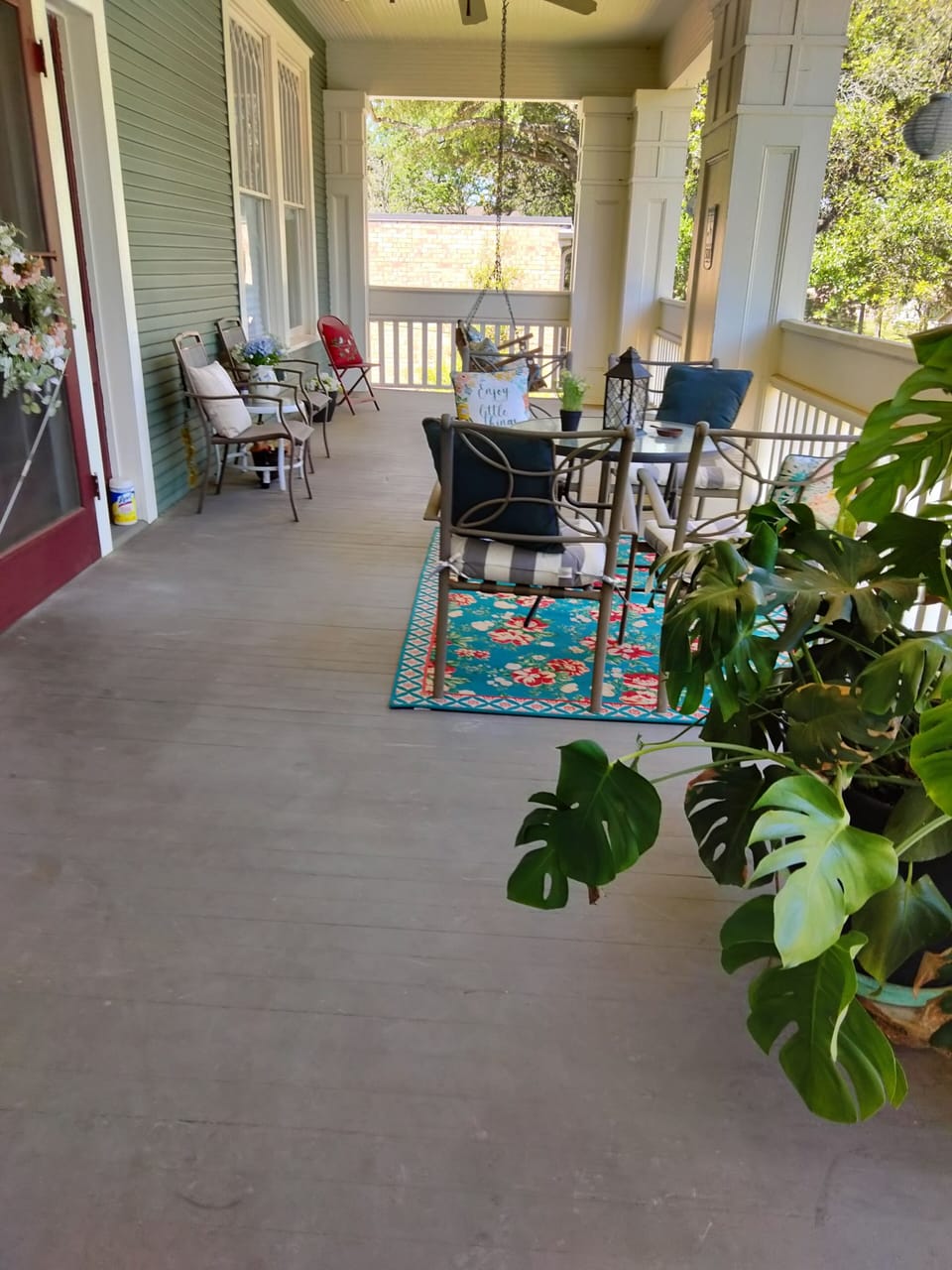 Covered balcony 