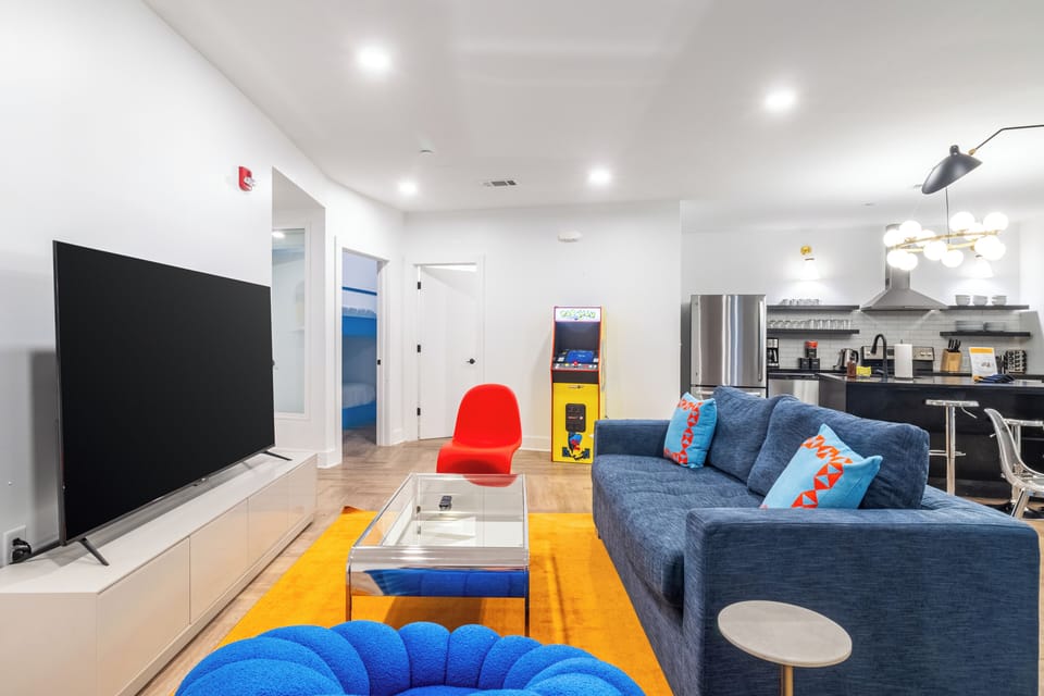Carter suites boast in-unit laundry, fully equipped kitchens, and streaming TVs.