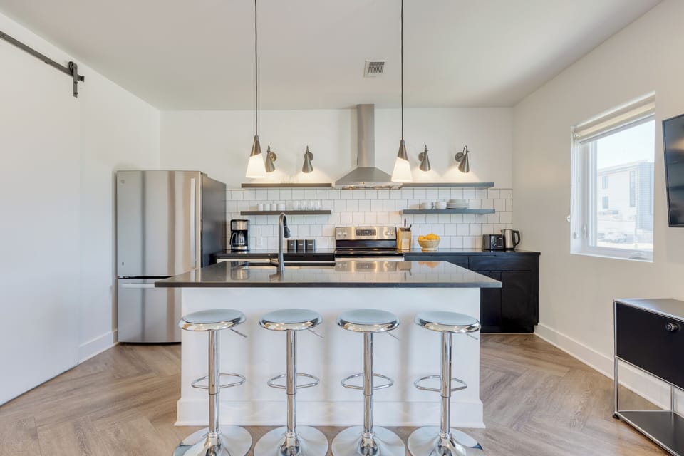 Enjoy casual dining and conversation at the kitchen counter.