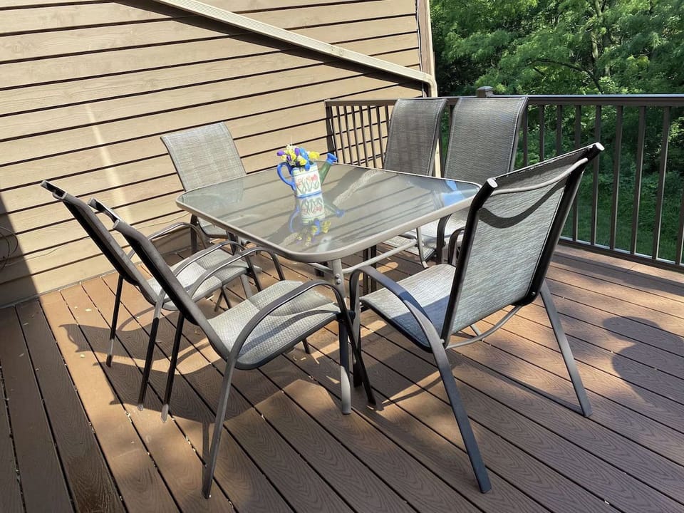 Main Floor Elevated Deck