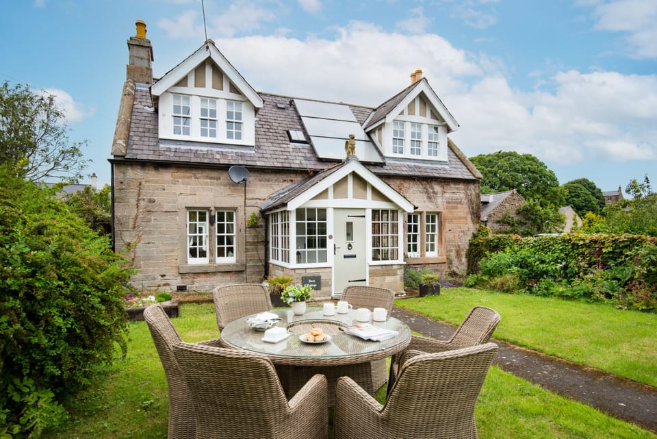 Charming stone cottage with private garden in the heart of the old village 