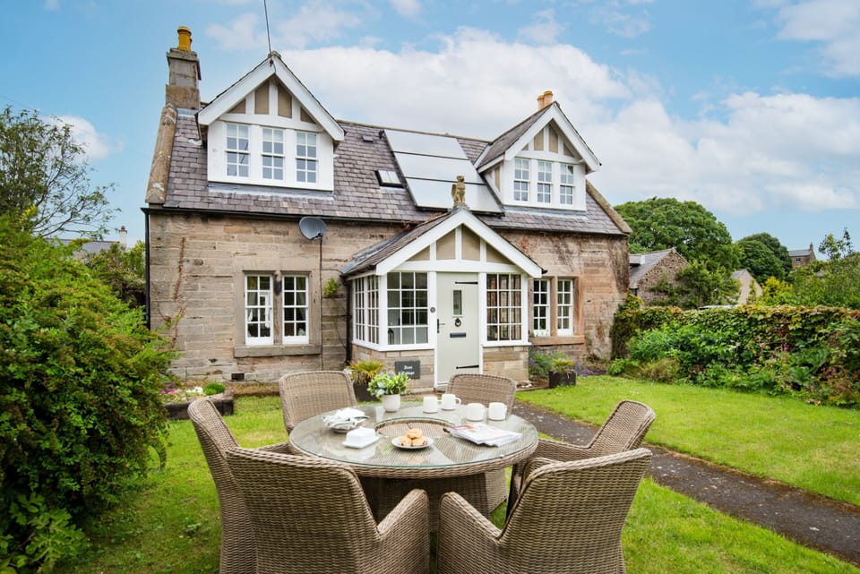 Charming stone cottage with private garden in the heart of the old village 