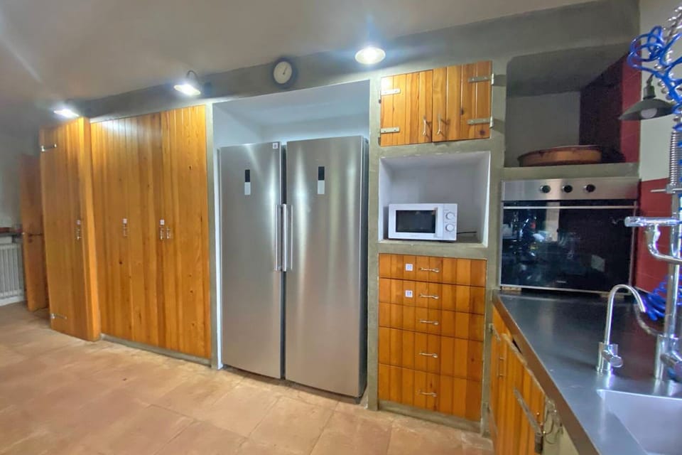 Fully equipped kitchen for groups